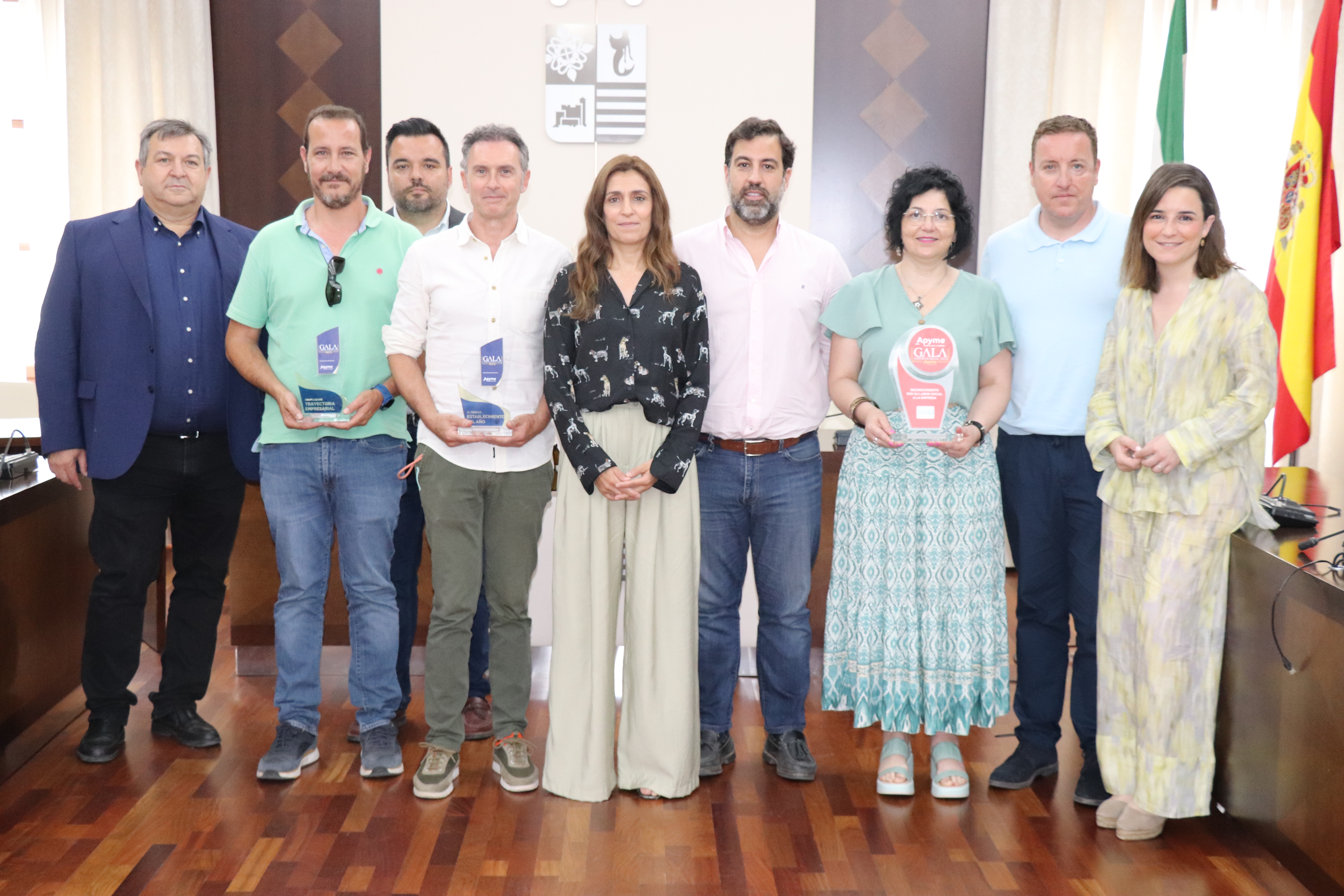 Apyme visita a la alcaldesa DE Villanueva de la Serena , con los premiados de la gala empresarial 2024
