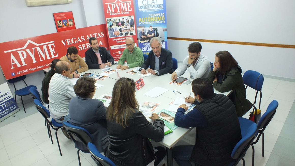 Miembros de la Junta Local de VOX visitan APYME Vegas Altas – La Serena para conocer las necesidades de los empresarios