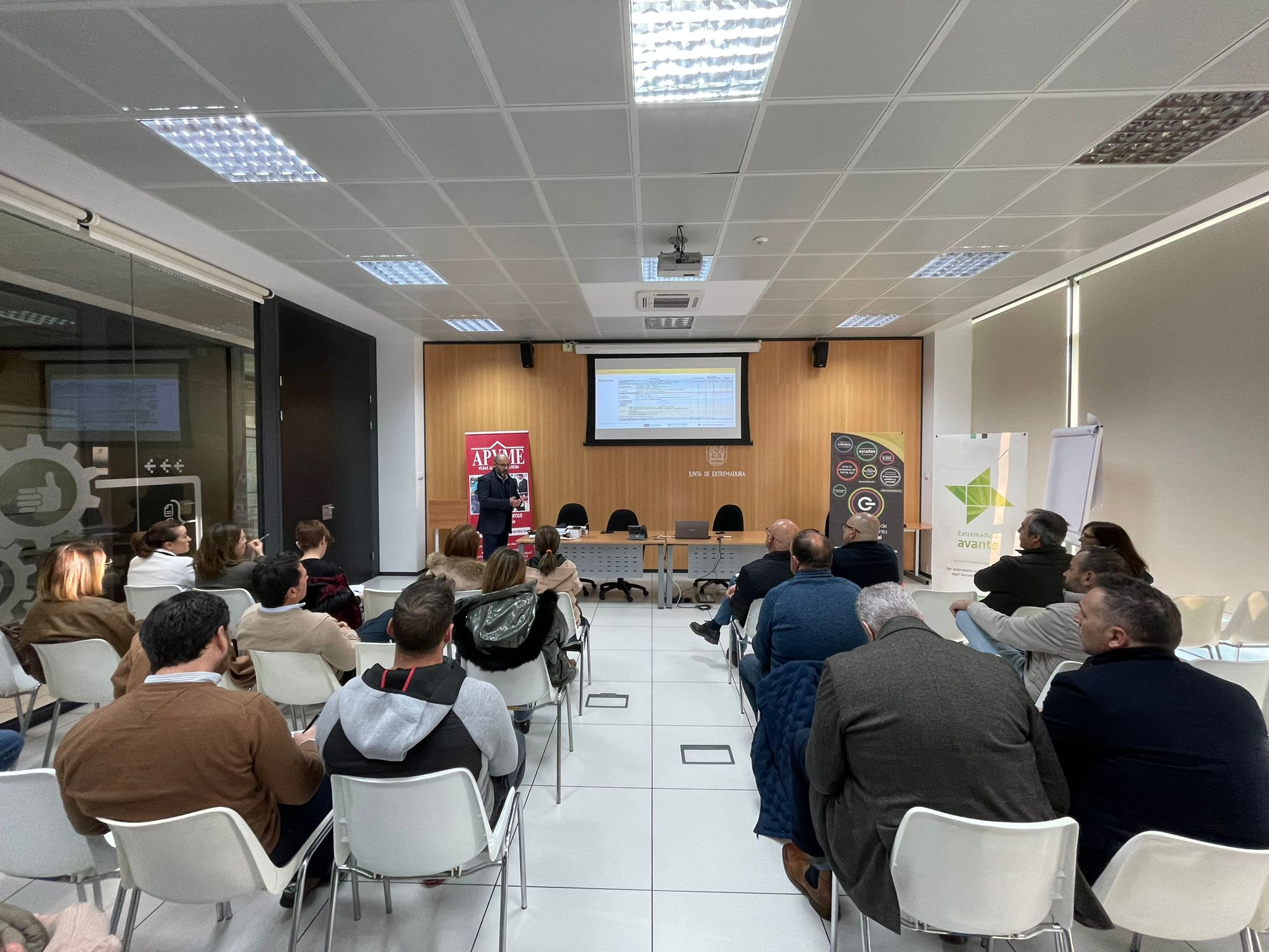APYME Vegas Altas La Serena organizó a unas jornadas sobre la nueva convocatoria de ayudas de Incentivos Autonómicos a La Inversión Empresarial