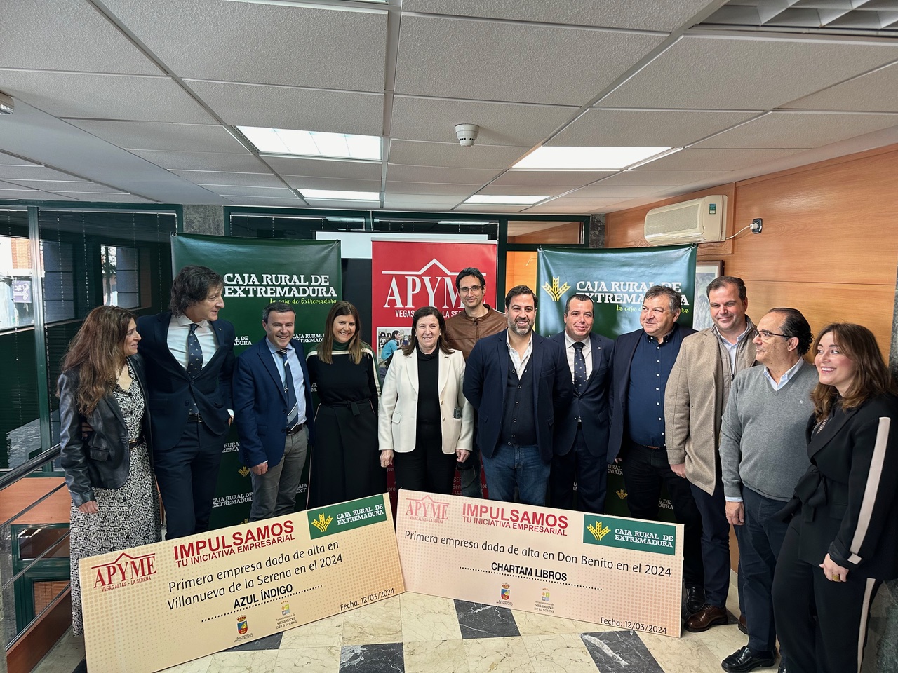 APYME Vegas Altas La Serena y Caja Rural de Extremadura premian a las dos primeras empresas, dadas de alta en el 2024 de Don Benito y Villanueva, dentro del proyecto “Impulsa Tu Iniciativa Empresarial”