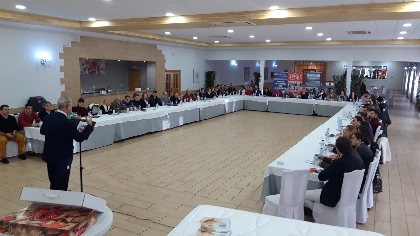 Empresarios de todos los sectores presentaron sus productos en un desayuno “networking” organizado por APYME Vegas Altas – La Serena