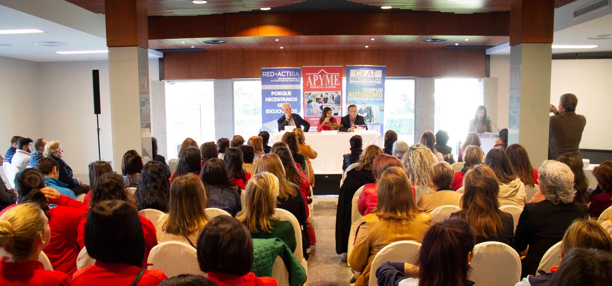 Exitoso “I Encuentro de Mujeres Empresarias y  Emprendedoras” organizado por APYME Vegas Altas - La Serena