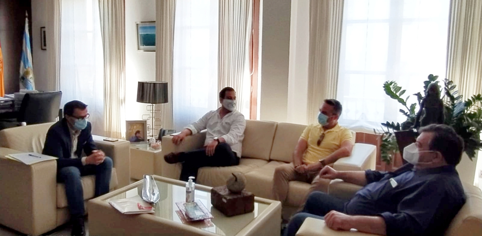 Javier Dorado, presidente de APYME Vegas Altas La Serena y parte de su directiva se reúnen con Miguel Ángel Gallardo en el Ayuntamiento