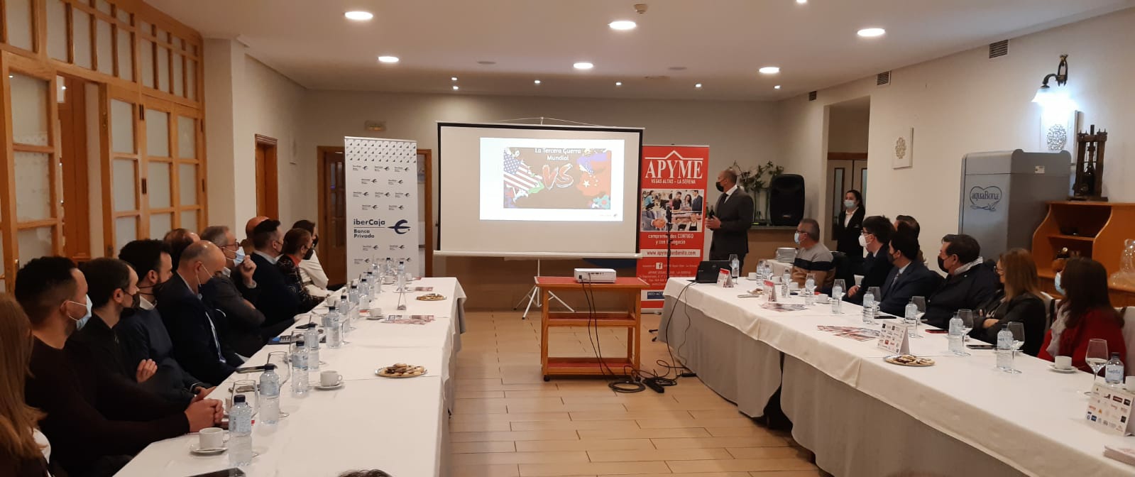 APYME Vegas Altas – La Serena ha reanudado sus jornadas empresariales “Conoce mi empresa”, con la ponencia “GEOPOLÍTICA E INVERSIONES FINANCIERAS” patrocinado por Ibercaja