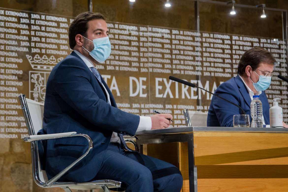 Javier Dorado, presidente de CEAT Badajoz, asiste en Mérida a la firma del nuevo Plan del Empleo Autónomo de Extremadura