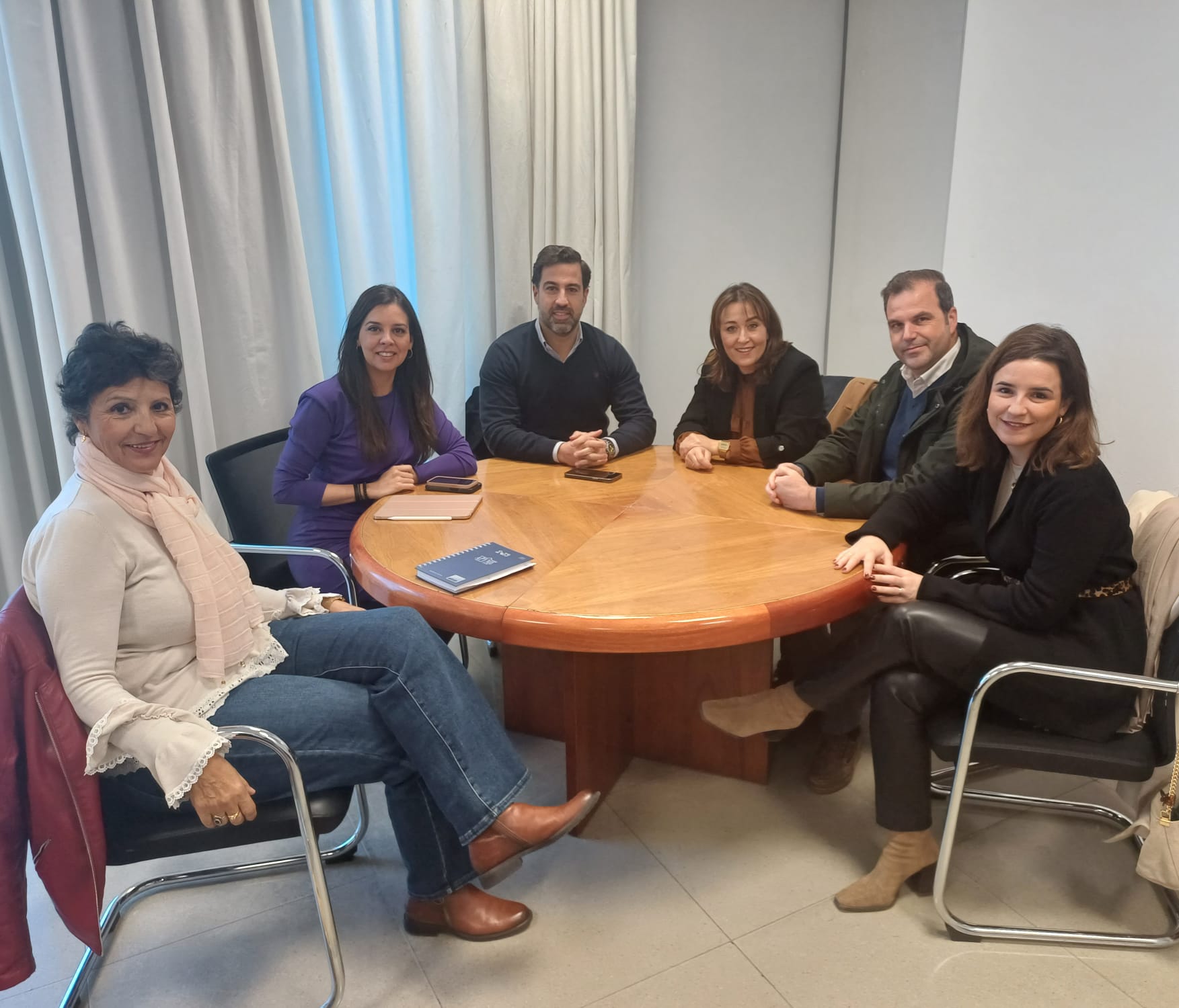 La directiva de APYME Vegas Altas se reúne en Mérida, con la nueva Directora General de Empresa, Celina Pérez