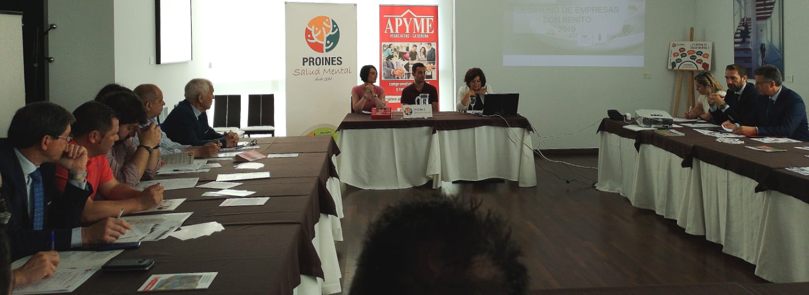 Gran respuesta empresarial en el desayuno organizado por APYME Vegas Altas la Serena y PROINES