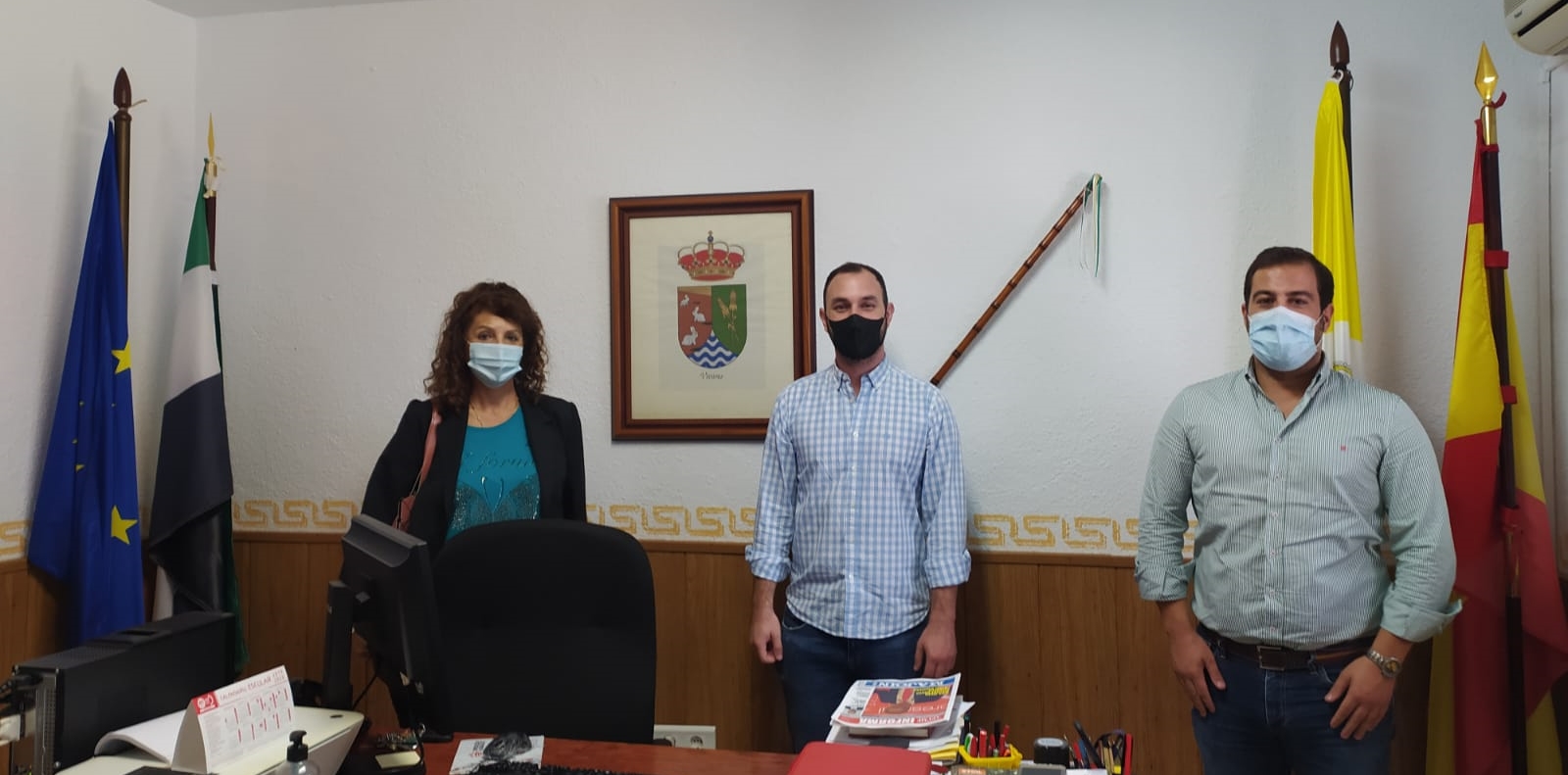 Javier Dorado, presidente de APYME Vegas Altas – La Serena es recibido por el alcalde de Vivares, Jairo Pino junto a parte de su directiva
